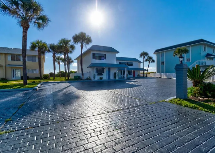 Yellow Sunshine Oceanfront Townhouse, Private Balcony